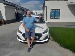 Spokojný zákazník Marián pri kúpe a overení vozidla